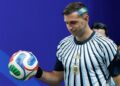 Dibu Martínez está nominado al Balón de Oro 2026 como uno de los mejores arqueros