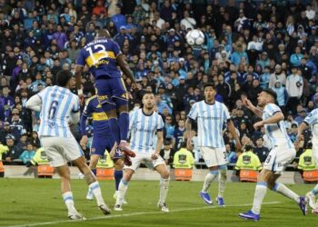 Copa Argentina: Boca lo remontó con un triplete de Valencia y eliminó a Racing