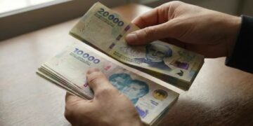 El Gobierno oficializó el aumento del salario mínimo: llegará a $437 mil en abril del 2027