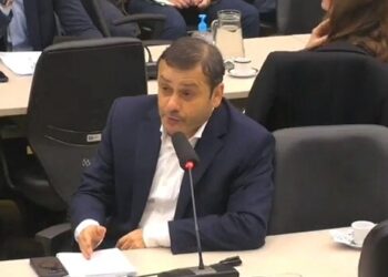 Herrera Ahuad lleva al Congreso una respuesta al endeudamiento de las familias