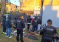 Allanaron un aguantadero de motos robadas y autopartes en Posadas: capturaron a cinco delincuentes armados