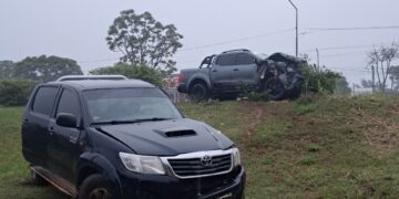 Choque entre dos camionetas dejó un lesionado en Oberá y la Policía pide extremar las precauciones al conducir bajo la lluvia