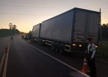 Conducía un camión bitren haciendo zigzag por la Ruta 14 y dio positivo de alcoholemia con 1,83 g/l