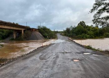 Cortaron el tránsito en la ruta 7 por la suba de caudal del arroyo Tabay