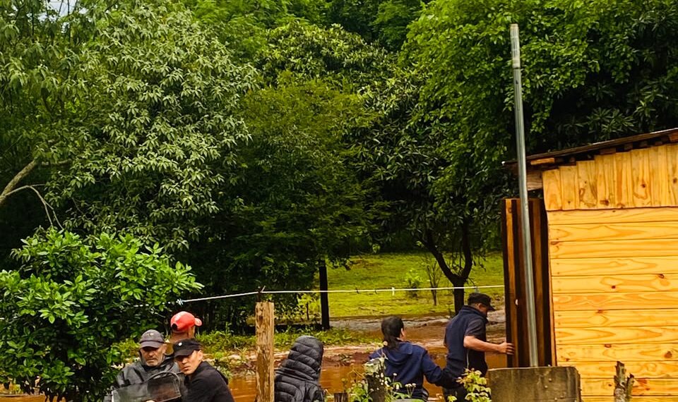 Ascienden a 66 las viviendas afectadas por el temporal en Misiones, con familias evacuadas y nuevos cortes de rutas y puentes