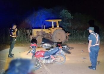 Colonia Aurora: dos muertos en un siniestro entre dos motos y un tractor