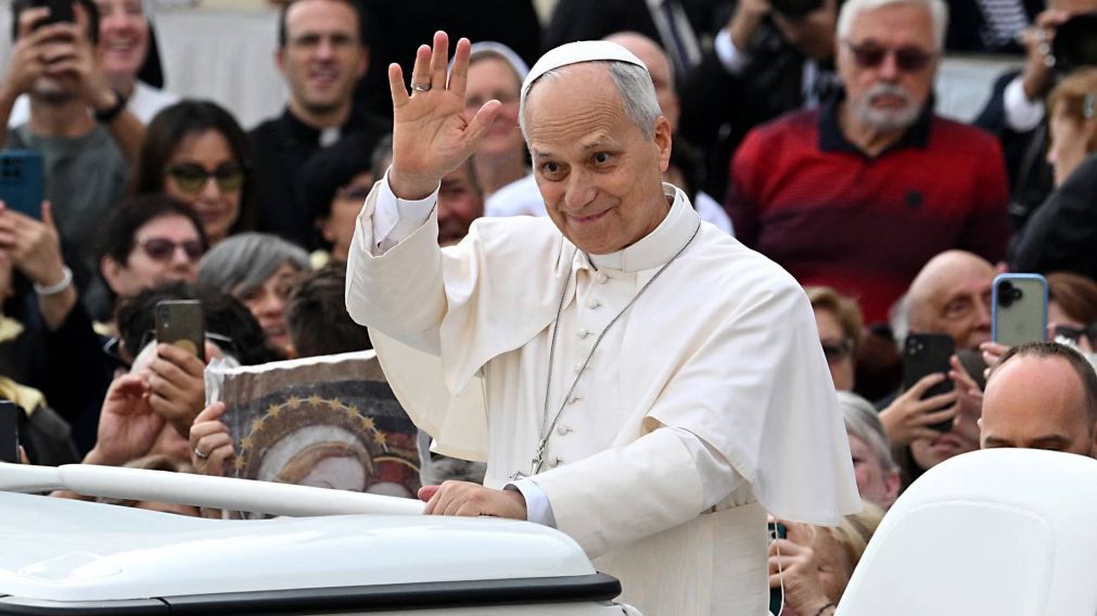 El papa León XIV fue operado con éxito y ya descansa en su habitación