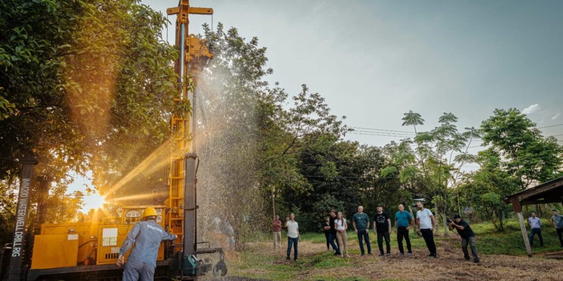 Passalacqua recorrió una obra hídrica que beneficiará a más de 100 familias en Colonia Aurora