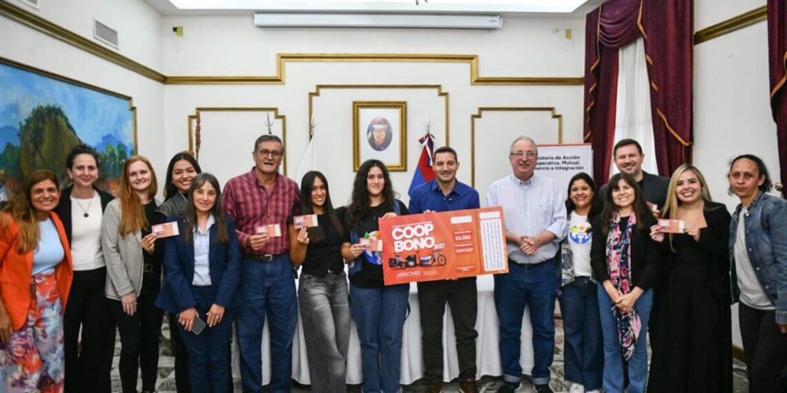 Passalacqua encabezó el lanzamiento del Coop Bono Misionero para fortalecer las cooperativas escolares