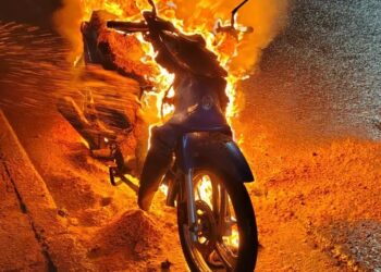 Posadas: sufrió quemaduras en un brazo al incendiarse su moto mientras manejaba