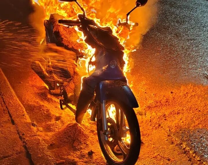 Posadas: sufrió quemaduras en un brazo al incendiarse su moto mientras manejaba