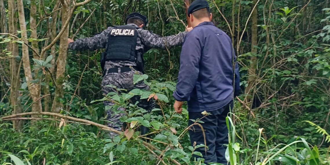 Doble muerte en Los Helechos: dos allanamientos, cámaras bajo análisis y 50 policías en los rastrillajes