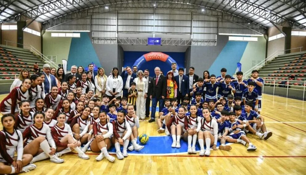 Passalacqua inauguró un nuevo polideportivo en Puerto Piray