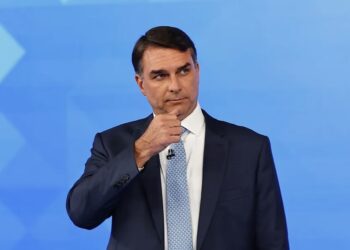Migraciones confirmó que Bolsonaro ingresó anoche a la Argentina por Misiones y partió en un vuelo privado