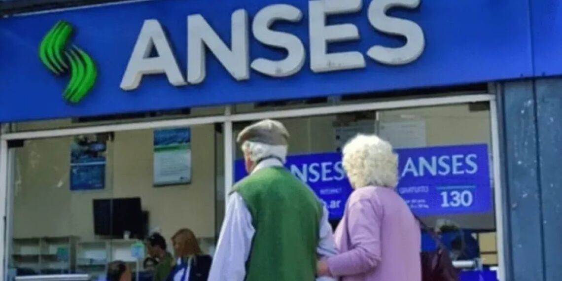 Nación oficializó el bono de hasta $70 mil en noviembre para jubilados