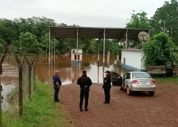 El río Paraná volvió a incrementar su caudal y continúan cerrados diez cruces internacionales