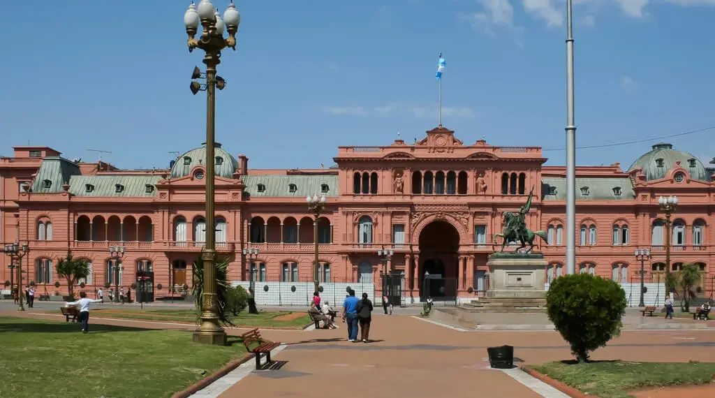 Rectores universitarios llevan la reunión del CIN a Plaza de Mayo y crece la tensión con el Gobierno
