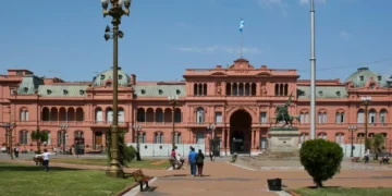Rectores universitarios llevan la reunión del CIN a Plaza de Mayo y crece la tensión con el Gobierno