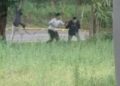 Lo filmaron atacando a transeúntes en Posadas y terminó detenido