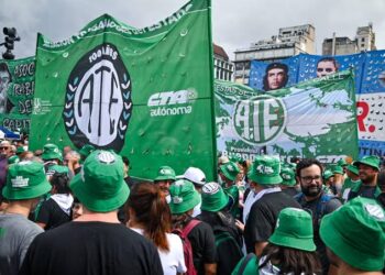 ATE convocó a un paro nacional para el jueves contra el DNU 70/23