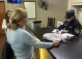 La Policía recuperó y devolvió el cordero de doña María Elena tras detener al ladrón que le robó el Día de la Madre