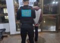 Bajo la lluvia, probaba las puertas de autos y viviendas para ingresar y terminó detenido