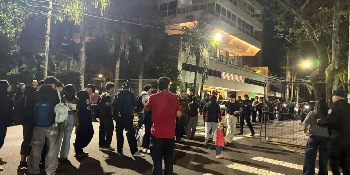 Cerca de 5.000 personas acompañaron la primera noche del Show de Scolas de la Estudiantina 2026, que finalizó sin incidentes