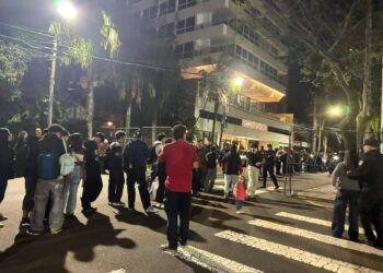 Cerca de 5.000 personas acompañaron la primera noche del Show de Scolas de la Estudiantina 2026, que finalizó sin incidentes