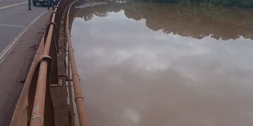 Crecida de ríos en Misiones: 28 evacuados, dos puentes de la Ruta 12 clausurados y ocho cruces fluviales suspendidos