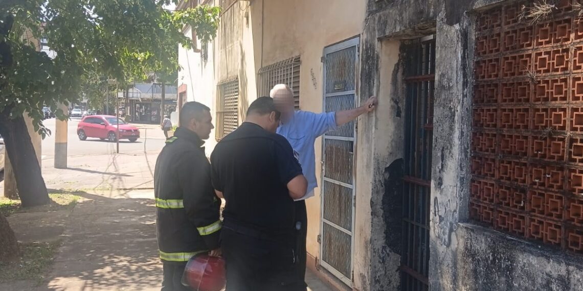 Una columna de humo alertó sobre un posible incendio de vivienda en Posadas y movilizó a los Bomberos